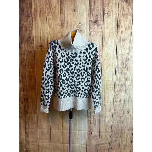 Jessica Simpson Leopard Print Sweater Women's Size XS - Picture 1 of 7